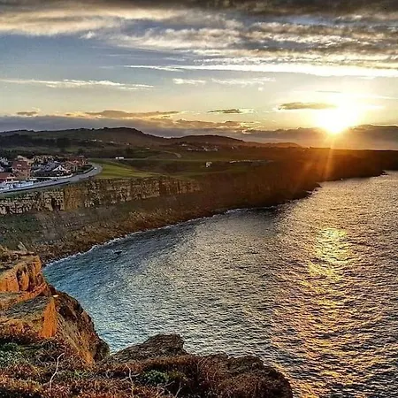 En A 150 Metros De La Playa Con Garaje Lägenhet Suances